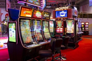 Live dealer action Live BandarQ dealer dealing cards